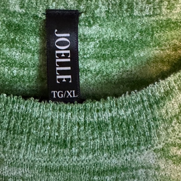 Chandail Joelle Collection - Picture 2 of 2